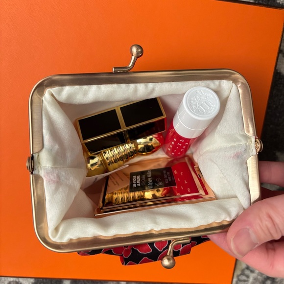 Rouje Red and Black Retro Makeup Pouch/ Clutch - Picture 3 of 6